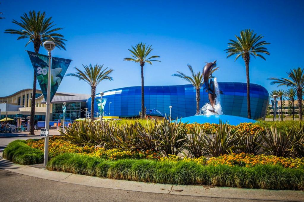 Photo of the Aquarium of the Pacific building.
